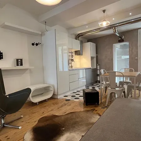 Beautifully Renovated 17th * Paris