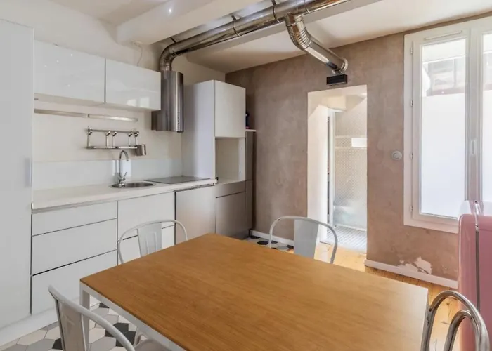 Beautifully Renovated 17th Paris
