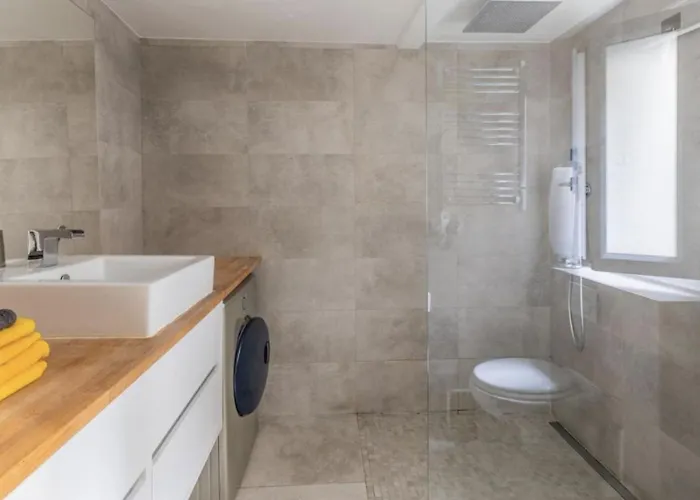 Beautifully Renovated 17th Paris