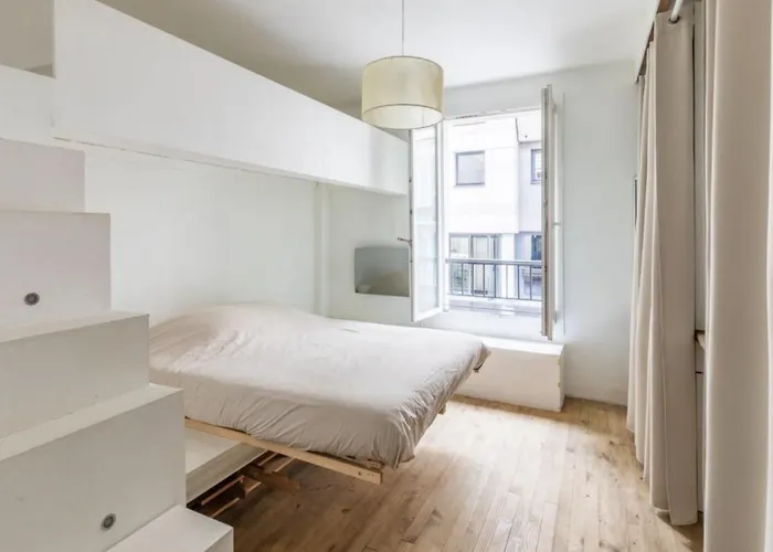 Beautifully Renovated 17th *