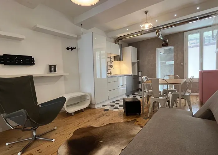 Beautifully Renovated 17th * Paris