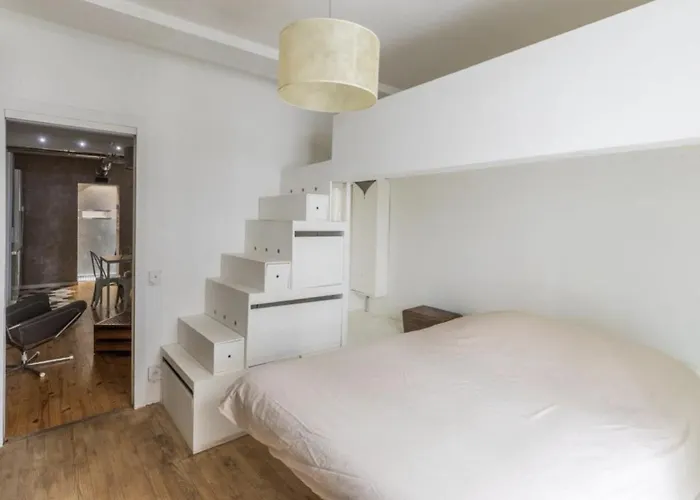 Beautifully Renovated 17th *